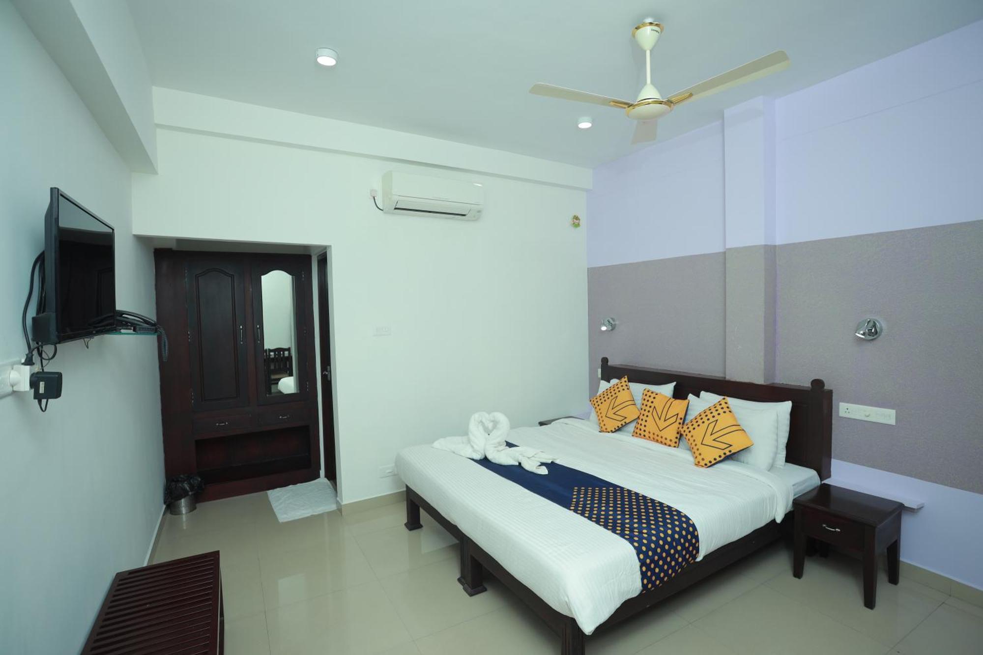 Shanthi Residency Pathanāmthitta Extérieur photo