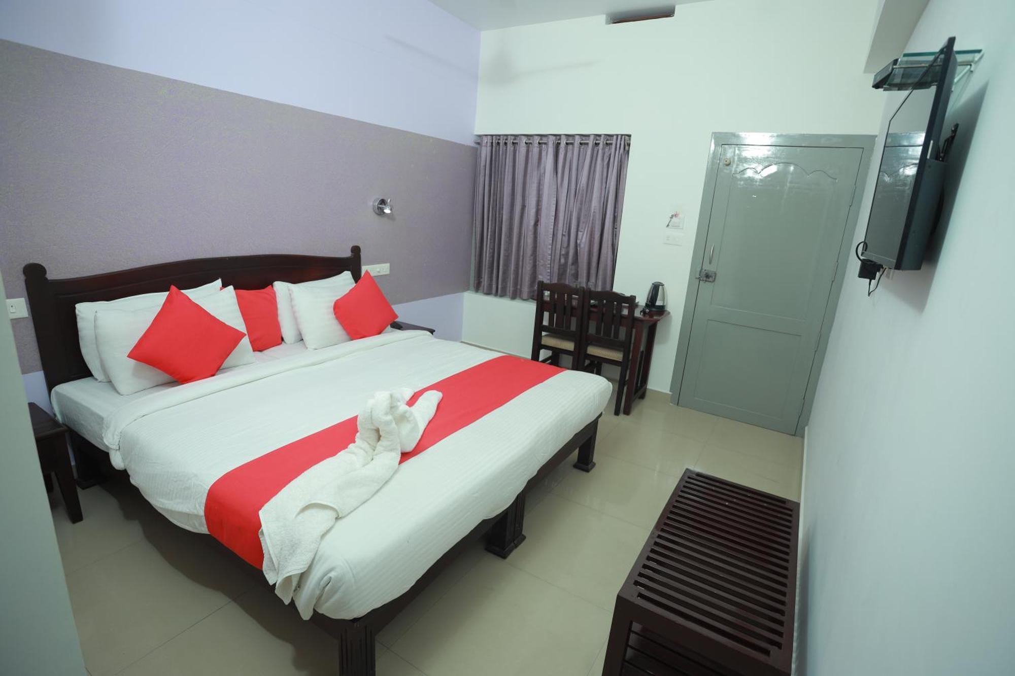 Shanthi Residency Pathanāmthitta Extérieur photo