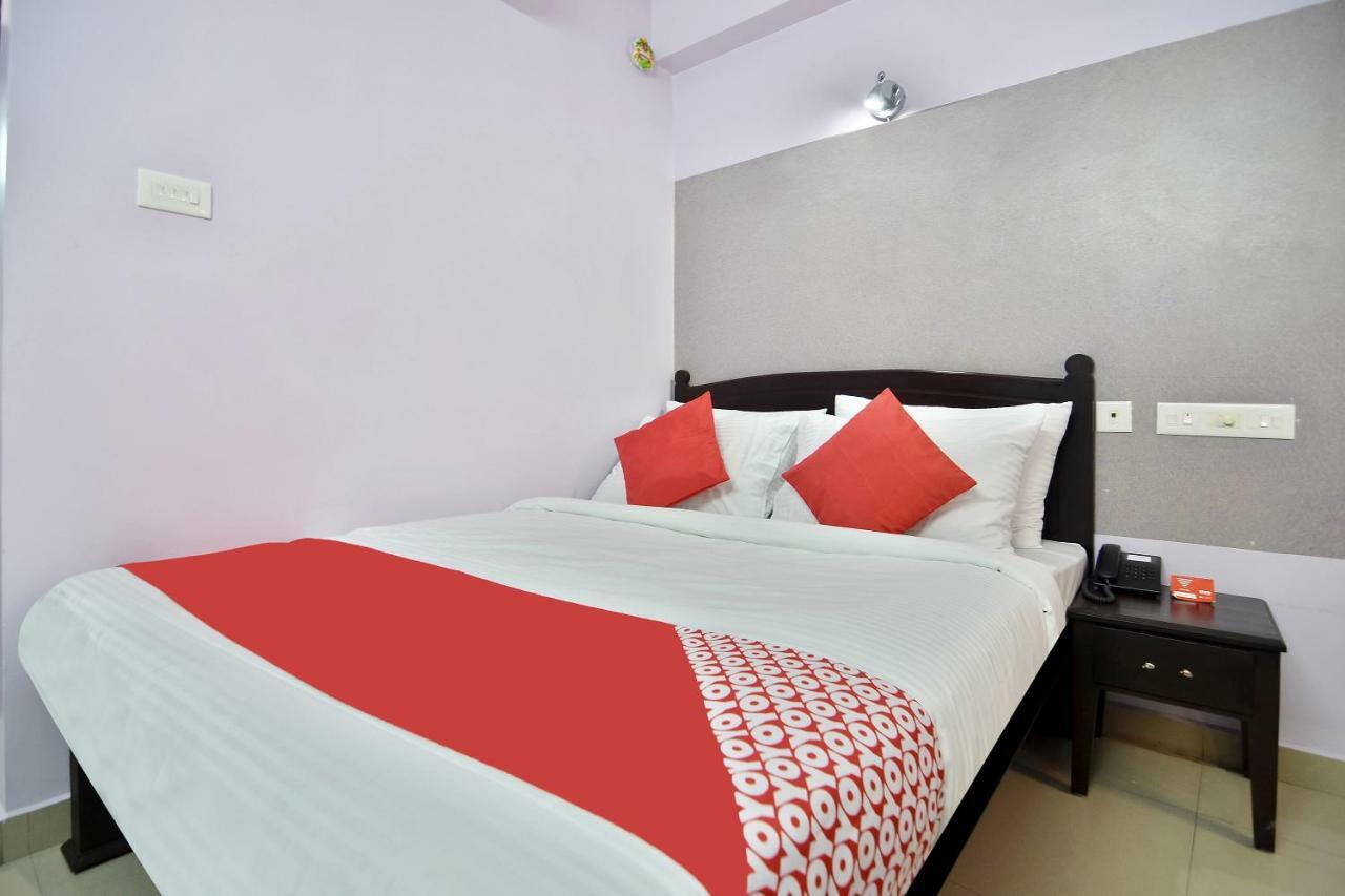 Shanthi Residency Pathanāmthitta Extérieur photo