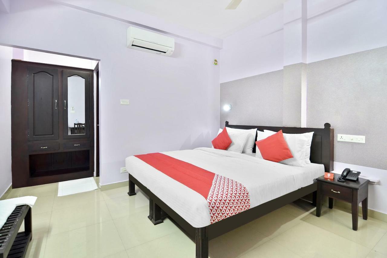 Shanthi Residency Pathanāmthitta Extérieur photo