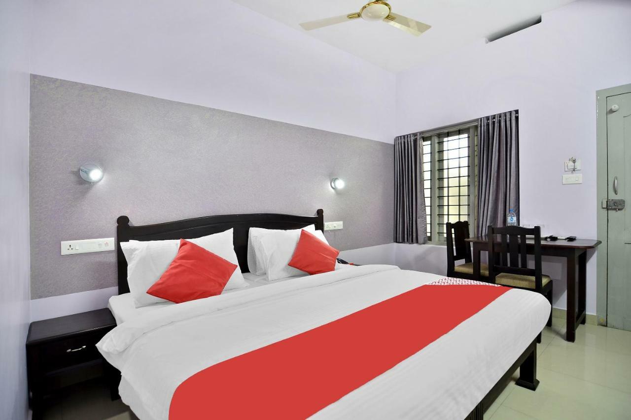 Shanthi Residency Pathanāmthitta Extérieur photo